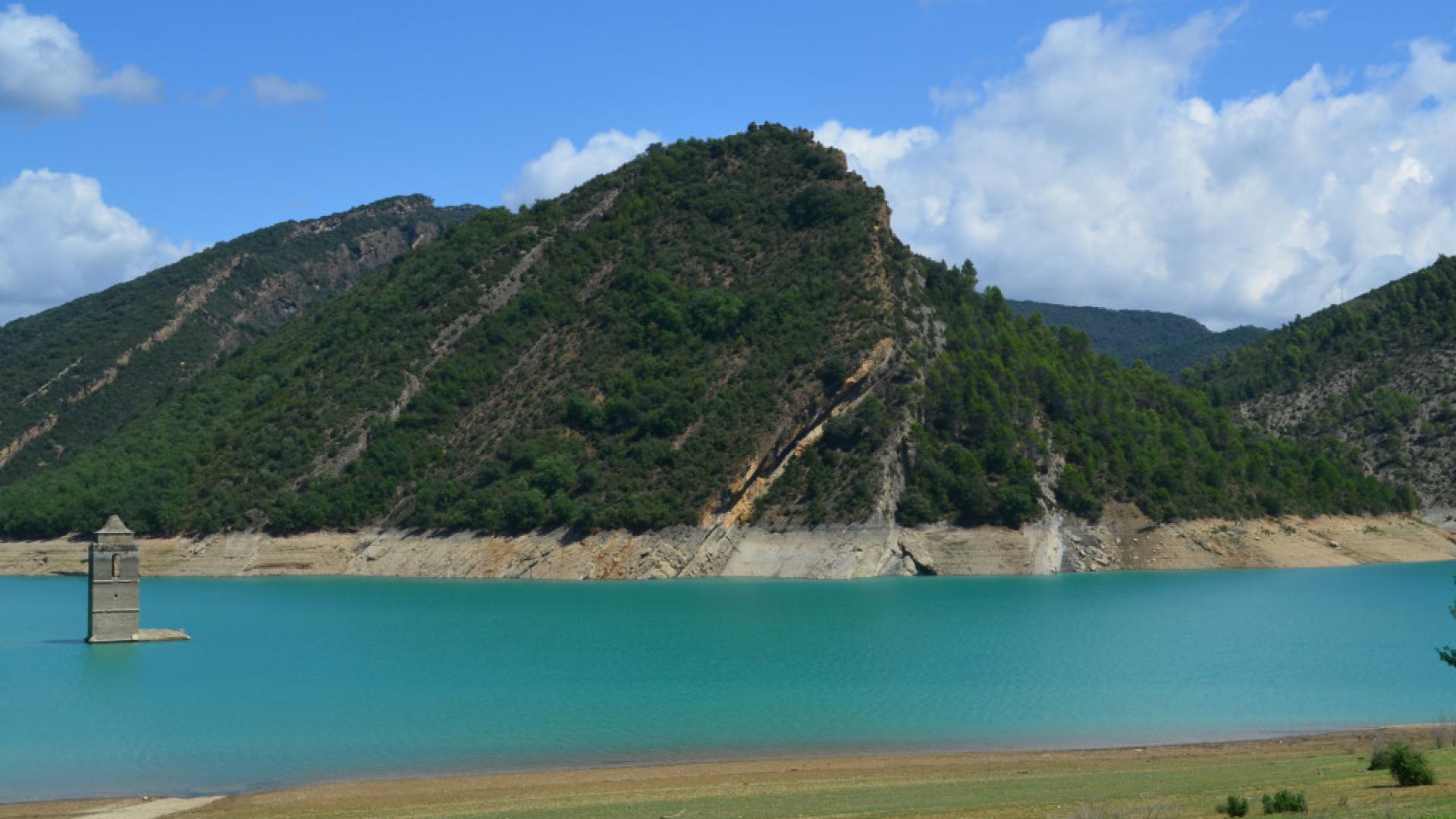 El Pueblo Hundido Y El Lago De Mediano En Espa A Saint Lary Tourisme