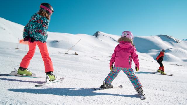 Photo Cours De Ski Lifestyle Mascotte Altiservice @julian Gillier Films 37