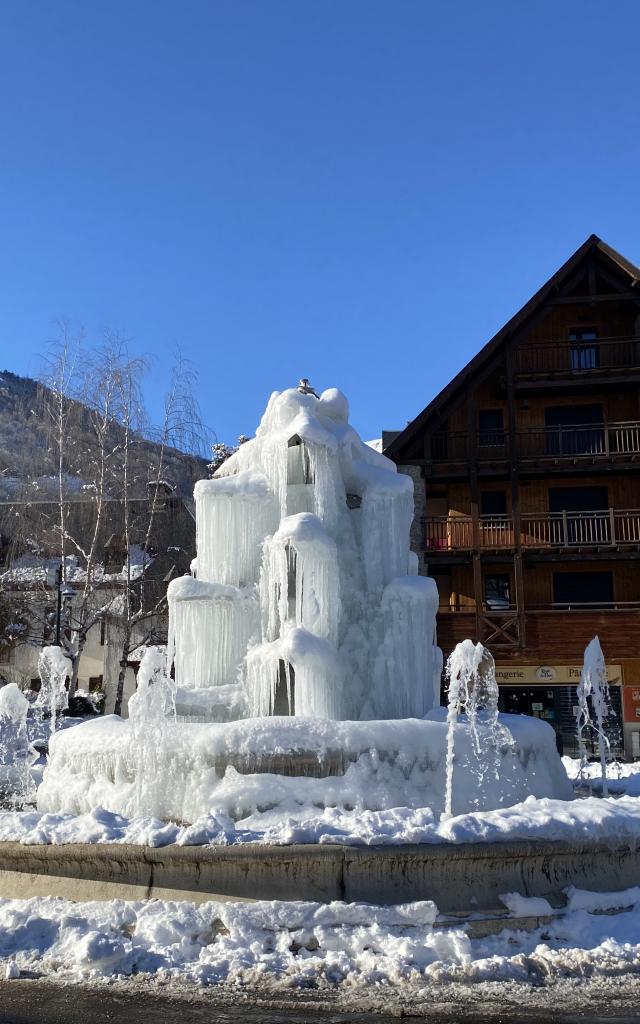 Fontaine Glace Neige Hiver Residence Fermedestlary