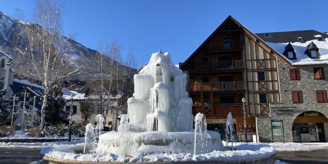 Fontaine Glace Neige Hiver Residence Fermedestlary