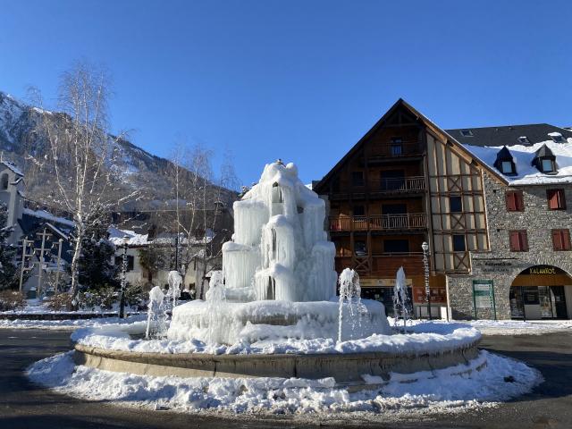 Ice fountain in front of the Fermes de saint lary