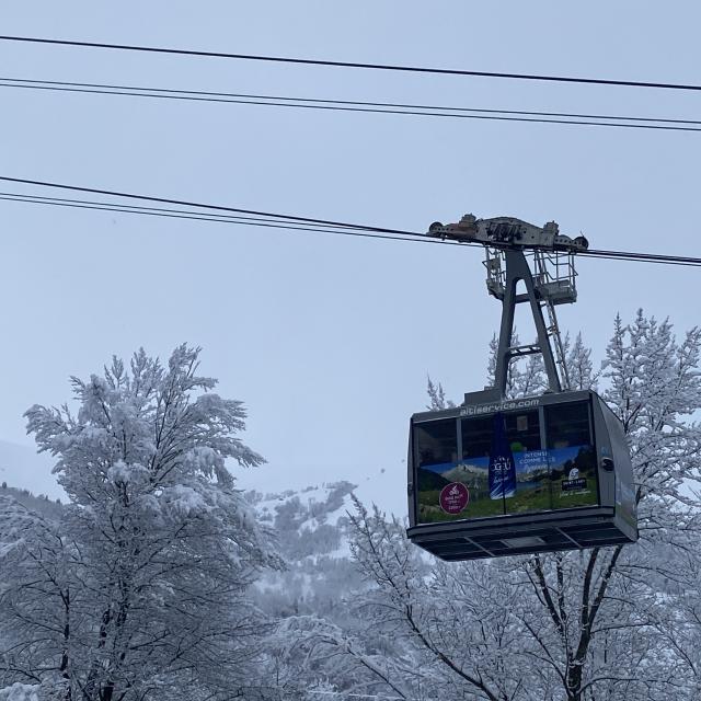 Village en hiver, téléphérique Cabine