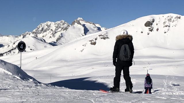 snowboarder vers Le Glacier