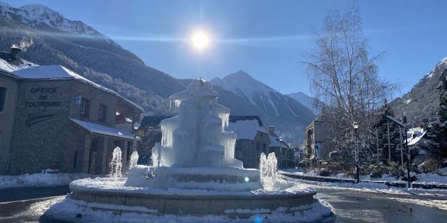 Fontaine De L'office De Tourisme En Hiver