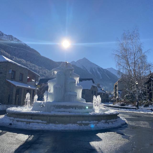 Fontaine De L'office De Tourisme En Hiver