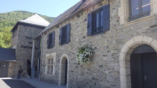 Maison Du Patrimoine Facade Fleurie Cote Entree Web