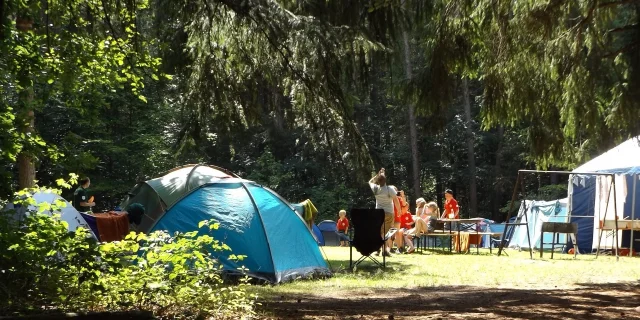 camp-1163419_1920.jpg