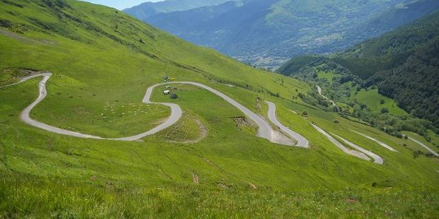 Les-lacets-du-Col-du-Portet