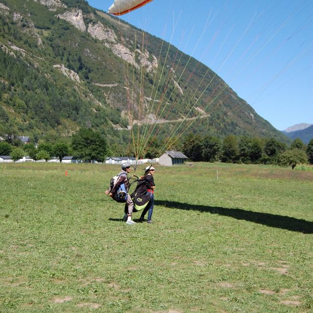 Parapente-a-Saint-Lary-8.jpg