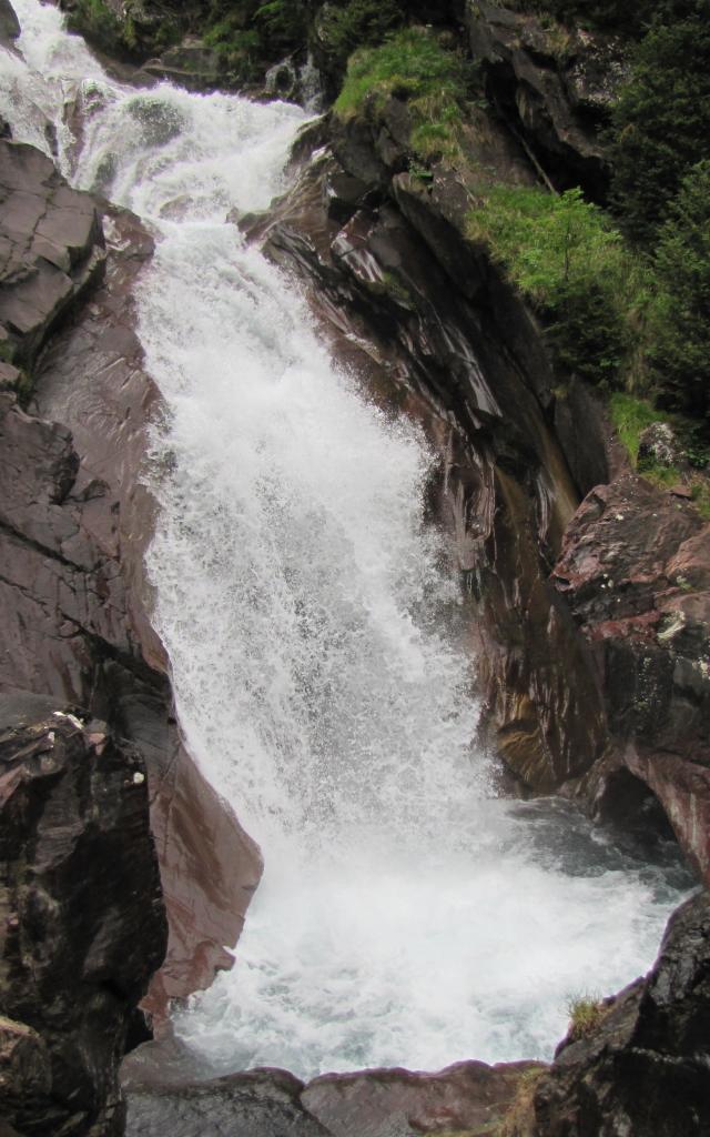 larri waterfall pineta valley