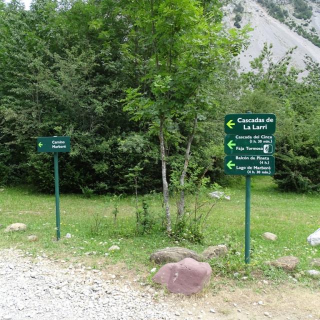 pineta valley sign