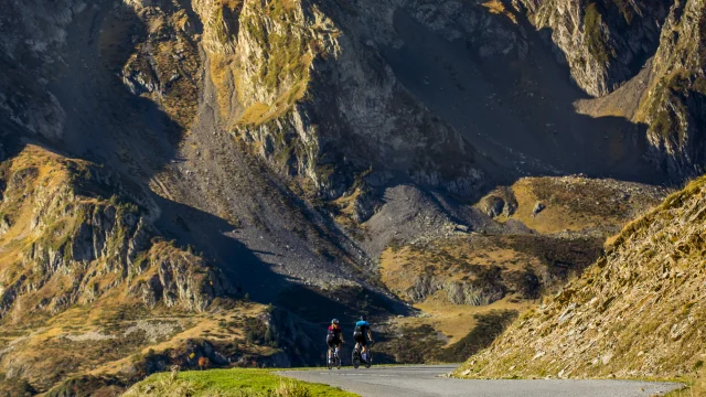 cycliste sur la montée du col du portet